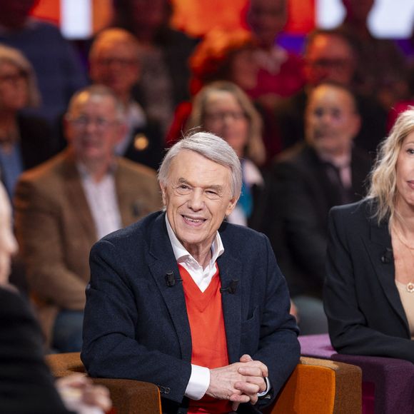 Exclusif - Amélie et Salvatore Adamo lors de l'enregistrement de l'émission "Famille je vous aime" présentée par Michel Drucker et qui sera diffusée le vendredi 29 mai sur France 3, à Paris, France, le 4 décembre 2025. © Gaffiot-Perusseau/Bestimage