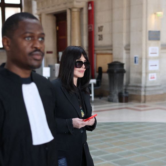 Isabelle Adjani arrive pour la tenue de son procès en appel (chambre 2-13) pour fraude fiscale, au Palais de Justice de Paris, le 27 février 2026.
© Julien Sarkissian/Bestimage