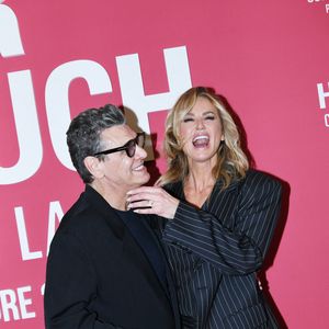 Marc Lavoine et sa compagne Adriana Karembeu au photocall du "concerto pour la paix" de Omar Harfouch au Théâtre des Champs-Elysées à Paris le 18 septembre 2024.
© Rachid Bellak / Bestimage