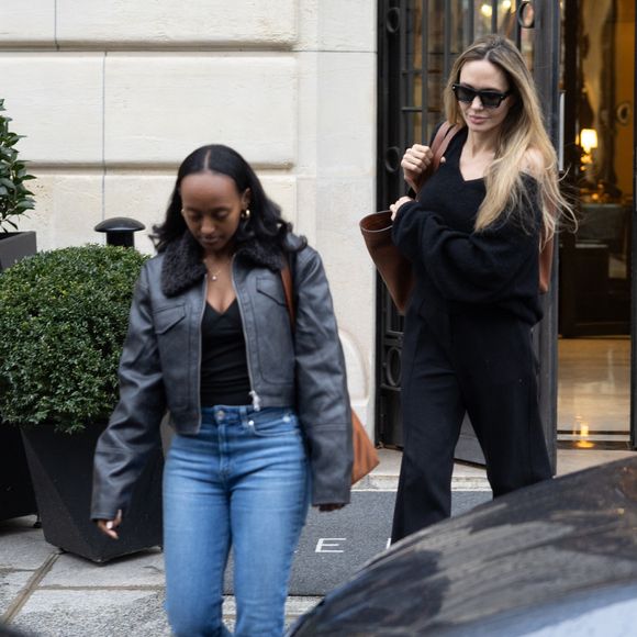 L'actrice a rejoint la capitale française avec ses enfants pour un tournage 

Angelina Jolie quitte son hôtel avec sa fille Zahara pour se rendre sur le tournage du film "Stitches" à Paris le 11 décembre 2024. © Cyril Moreau/Bestimage