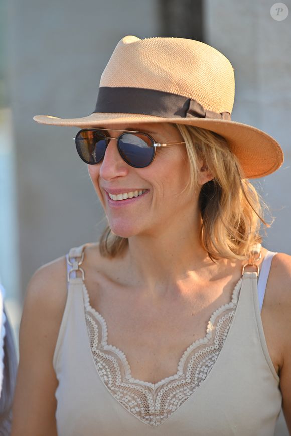 Exclusif - Maud Fontenoy - Dévoilement de l’oeuvre de JBC sur le phare de Saint-Tropez et projection du documentaire de M.Fontenoy, "Bleu, Un océan de solutions en Polynésie", à l'occasion de la la sixième édition de Saint-Tropez Couleur Bleu, en hommage à Colette. Le 16 juin 2023
Crédit : Agence / Bestimage
