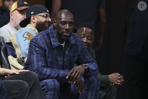 Omar Sy se lance désormais dans l’immobilier en entrant au capital du groupe Impulsion, spécialisé dans les projets locatifs clés en main.

Omar Sy au match de Basket Ball de ligue Betclic Elite à l'Adidas Arena à Paris le 12 octobre 2025

© Michtof / PsnewZ / Bestimage