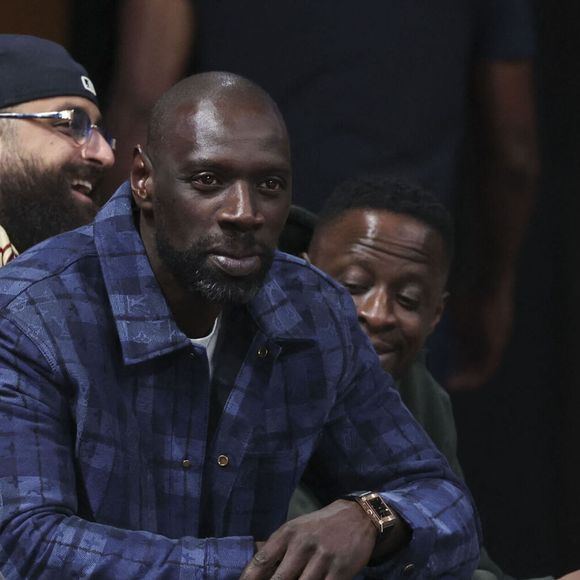 Omar Sy se lance désormais dans l’immobilier en entrant au capital du groupe Impulsion, spécialisé dans les projets locatifs clés en main.

Omar Sy au match de Basket Ball de ligue Betclic Elite à l'Adidas Arena à Paris le 12 octobre 2025

© Michtof / PsnewZ / Bestimage