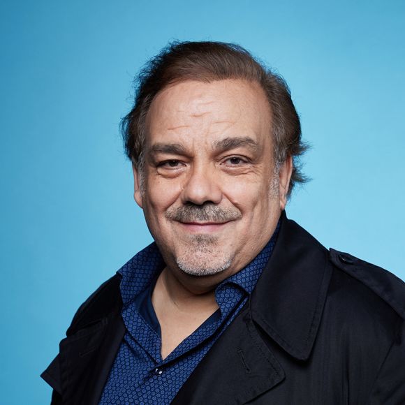 "J'habite à Montmartre, un quartier aux airs de village, je ne me verrais pas vivre dans un arrondissement trop 'parisien'"

Exclusif -Didier Bourdon - Studio - Enregistrement de l'émission "Duos Mystères" à la Seine Musicale à Paris, diffusée le 20 août sur TF1 © Gaffiot-Moreau / Bestimage