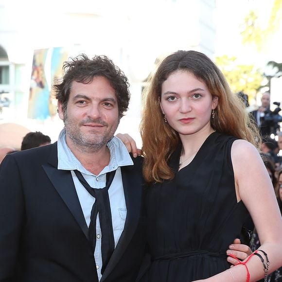 Billie Chedid est la fille du chanteur Matthieu Chedid, dit "M"

Le chanteur M (Matthieu Chedid) et sa fille Billie - Montée des marches du film « Les Filles du Soleil » lors du 71ème Festival International du Film de Cannes.
© Borde-Jacovides-Moreau/Bestimage