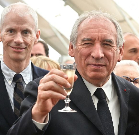 Le Premier ministre François Bayrou et le député Franck Riester participent au 58ème Salon international des fromages et des vins à Coulommiers, France, le 11 avril 2025. © Christian Liewig/Bestimage