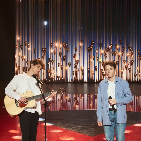 Exclusif - Aliocha Schneider et Raphael lors de l’enregistrement de l’émission “Les stars s’unissent pour le Sidaction” au théâtre Marigny à Paris, France, le 11 mars 2025. L’émission sera diffusée en prime le 22 mars sur France 2. © Guirec-Moreau/ Bestimage