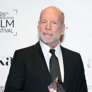 Bruce Willis reçoit le 2e prix annuel Luminere de M. Night Shyamalan lors du 26e Festival du film de Philadelphie à l'AKA Washington Square à Philadelphie, Pa, le 26 octobre 2017. Photo by Star Shooter/MediaPunch/ABACAPRESS.COMh