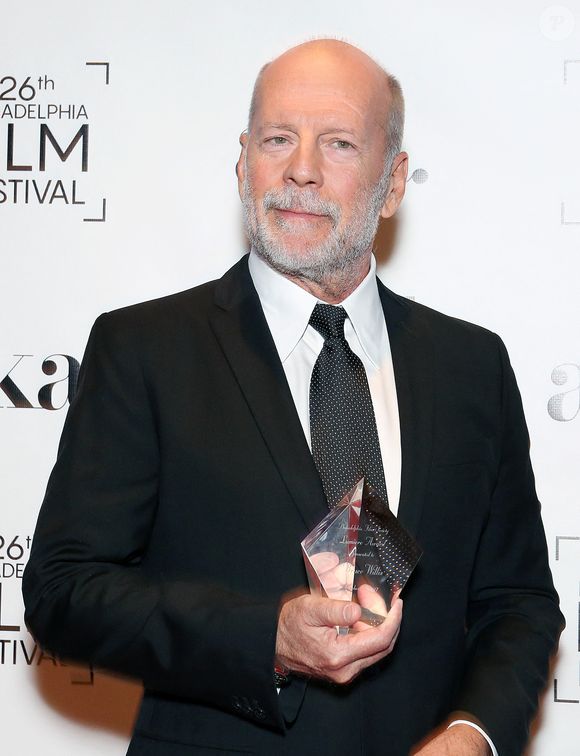 Bruce Willis reçoit le 2e prix annuel Luminere de M. Night Shyamalan lors du 26e Festival du film de Philadelphie à l'AKA Washington Square à Philadelphie, Pa, le 26 octobre 2017. Photo by Star Shooter/MediaPunch/ABACAPRESS.COMh