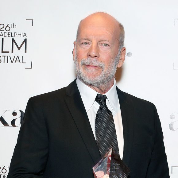 Bruce Willis reçoit le 2e prix annuel Luminere de M. Night Shyamalan lors du 26e Festival du film de Philadelphie à l'AKA Washington Square à Philadelphie, Pa, le 26 octobre 2017. Photo by Star Shooter/MediaPunch/ABACAPRESS.COMh