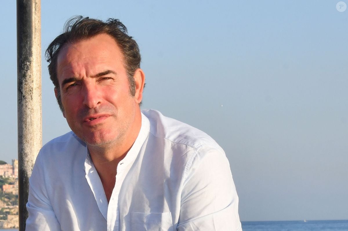 EXCLU La vie de Jean Dujardin entre Saint-Cloud, dans l'ancienne maison d'un grand nom du cinéma, et Soulac-sur-Mer où "il est comme chez lui" - Purepeople