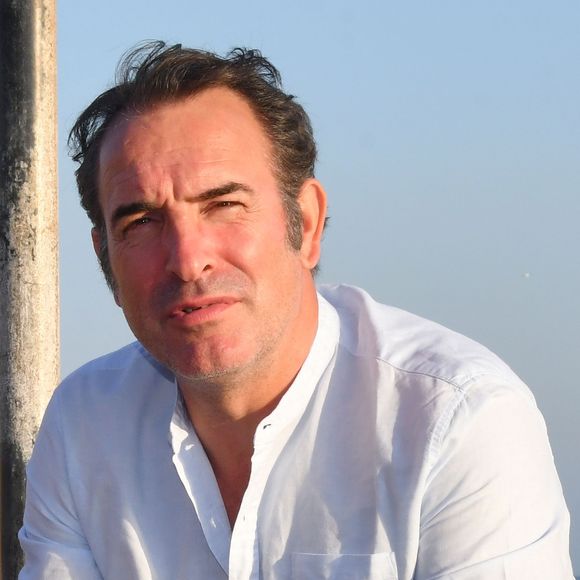 Jean Dujardin possède une maison en banlieue parisienne et une autre au bord de l'océan...


Jean Dujardin est à Nice pour la clôture de la 1ere édition du Festival Ciné Roman à Nice.
© Bruno Bebert / Bestimage
