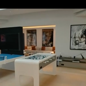 Ancienne propriété de Cyril Hanouna, captures d'écrans TBT9