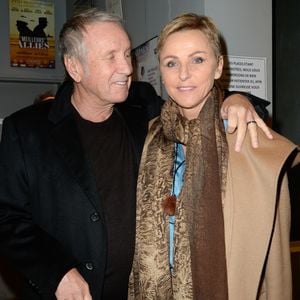Exclusif - Yves Rénier et sa femme Karin - Remise du prix de La Fondation Barrière au théâtre Petit Montparnasse pour la pièce "Adieu Monsieur Haffmann" à Paris, France, le 23 janvier 2018. © Coadic Guirec/bestimage