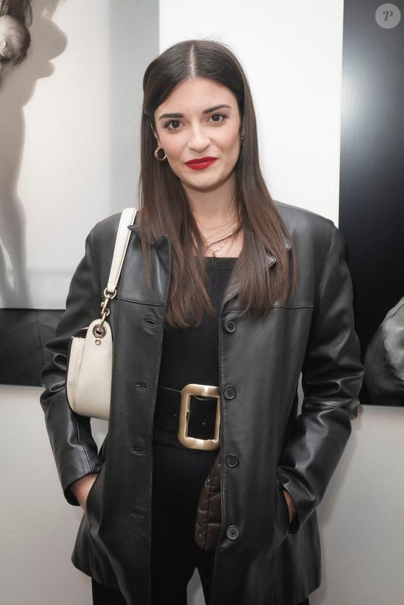 Eleonore Sarrazin (fille de Remi Sarrazin et de Ariane Carletti) - Vernissage de l'exposition "Amazones" de la photographe Sylvie Castioni à la galerie Duret à Paris. Le 2 mars 2023 © Jack Tribeca / Bestimage