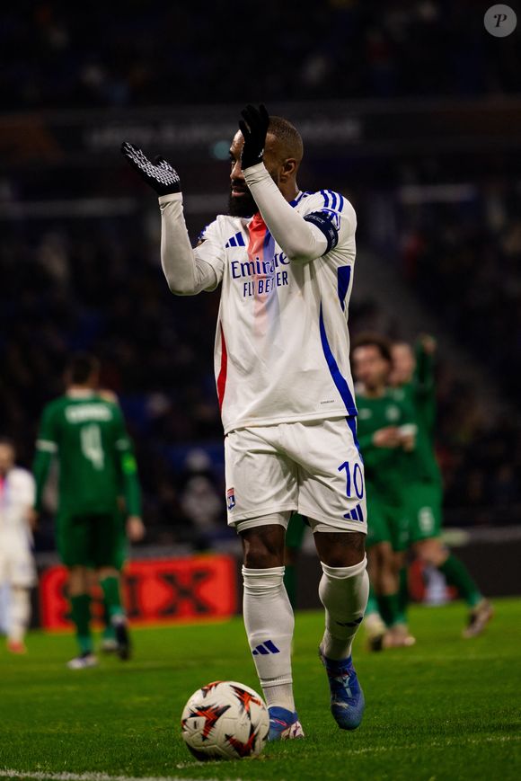 La police nationale a été saisie de l'enquête dans le cambriolage d’Alexandre Lacazette

Alexandre Lacazette (10 Olympique Lyonnais) lors du match Olympique Lyonnais vs Ludogorests, UEFA Europa League, Groupama Stadium à Lyon, France. Pauline Figuet/PsnewZ/Bestimage