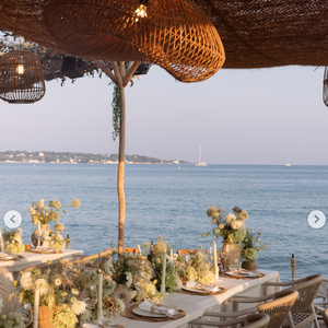 Les clichés révèlent une célébration romantique face à la mer, entre dîner, bougies et soirée dansante.

Capture Instagram - Thylane Blondeau