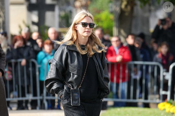 Virginie Efira aux arrivées des obsèques d'Emilie Dequenne au cimetière Père Lachaise à Paris, France, le 26 mars 2025. © Cyril Moreau/Bestimage
