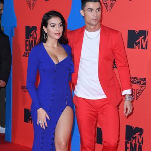 Photo datée du 3 novembre 2019. Georgina Rodriguez et Cristiano Ronaldo ont annoncé le décès de leur fils jumeau nouveau-né. Leur fille jumelle a survécu. On les voit ici lors des MTV Europe Music Awards 2019, qui se sont tenus au Centre de conférences et d'expositions FIBES de Séville, en Espagne. Crédit photo : Doug Peters/EMPIC PA Photos/ABACA