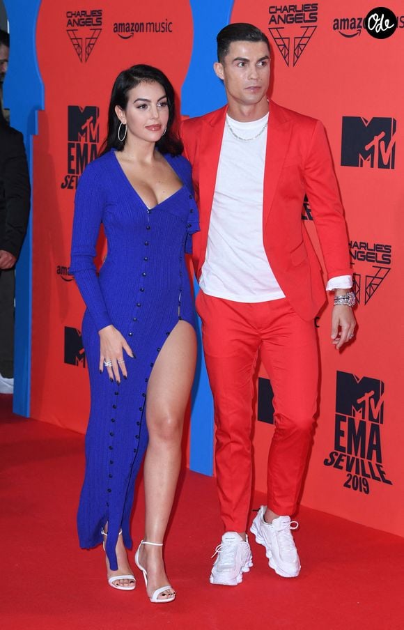 Photo datée du 3 novembre 2019. Georgina Rodriguez et Cristiano Ronaldo ont annoncé le décès de leur fils jumeau nouveau-né. Leur fille jumelle a survécu. On les voit ici lors des MTV Europe Music Awards 2019, qui se sont tenus au Centre de conférences et d'expositions FIBES de Séville, en Espagne. Crédit photo : Doug Peters/EMPIC PA Photos/ABACA