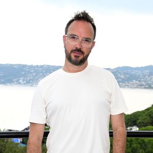 Jarry est un célèbre humoriste français que l'on a aussi vu à la télévision

Exclusif - Jarry lors du moment d'échange autour de la place des femmes dans le milieu professionnel en marge du Bullpadel Show 06 à Antibes Juan les Pins, sur le roof top du 1932 Hôtel & Spa Cap d'Antibes. © Bruno Bebert/Bestimage