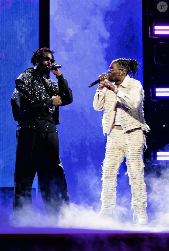 L'annulation a, d'un coup, eu un goût très amer pour les fans. Beaucoup avaient fait le déplacement à Lyon uniquement pour voir le rappeur performer sur scène.

Damso et Gazo lors de la première cérémonie des Flammes, dédiée au rap au Théâtre du Châtelet à Paris. Le 11 mai 2023.

© Veeren / Bestimage