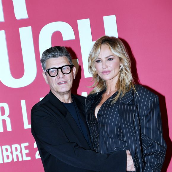 Marc Lavoine et sa compagne Adriana Karembeu au photocall du "concerto pour la paix" de Omar Harfouch au Théâtre des Champs-Elysées à Paris le 18 septembre 2024.

Rachid Bellak / Bestimage