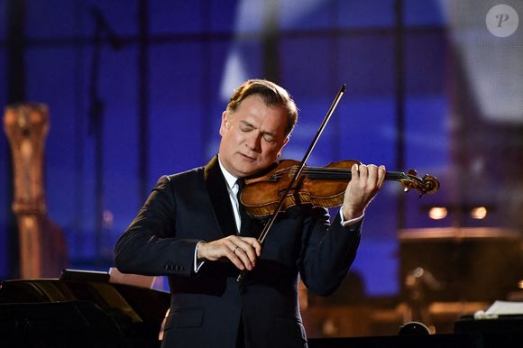 "J'ai dû googler son nom. J'ai vu sa photo, et j'ai confirmé le dîner" 

Le violoniste français Renaud Capucon se produit avant l'arrivée de la flamme olympique lors du relais de la flamme olympique à Paris le 14 juillet 2024. Photo by Firas Abdullah/ABACAPRESS.COM