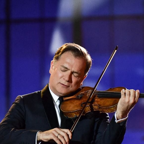 "J'ai dû googler son nom. J'ai vu sa photo, et j'ai confirmé le dîner" 

Le violoniste français Renaud Capucon se produit avant l'arrivée de la flamme olympique lors du relais de la flamme olympique à Paris le 14 juillet 2024. Photo by Firas Abdullah/ABACAPRESS.COM