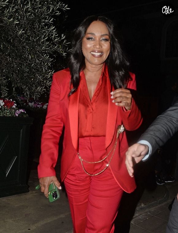 La série réunit plusieurs acteurs renommés.

Angela Bassett et Jay-Z quittent le Harry’s Bar à Londres, au Royaume-Uni, après avoir dîné ensemble. 
© Backgrid UK / Bestimage