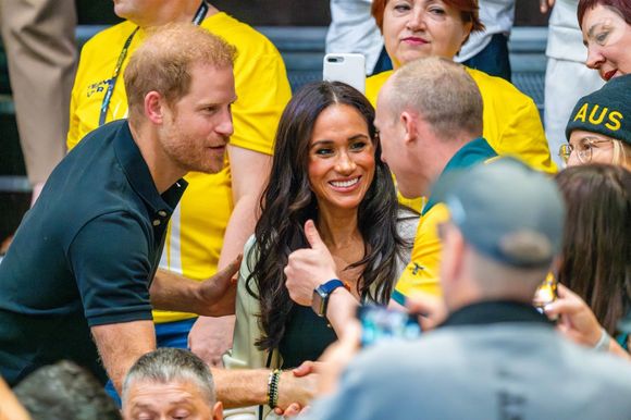 Le prince Harry, duc de Sussex et Meghan Markle, duchesse de Sussex, assistent au match de basket-ball en fauteuil roulant à la Merkur Spiel-Arena lors des Jeux Invictus à Düsseldorf (Allemagne), le 13 septembre 2023. (Backgrid USA / Bestimage).