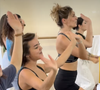 Souriante et particulièrement à l'aise et investie, elle participe à la chorégraphie collective dans une ambiance festive.

Laury Thilleman dans une vidéo partagée par ralphbeaubrundanceclasses