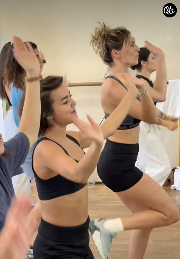 Souriante et particulièrement à l'aise et investie, elle participe à la chorégraphie collective dans une ambiance festive.

Laury Thilleman dans une vidéo partagée par ralphbeaubrundanceclasses