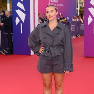 Chloe Jouannet - Tapis rouge pour la projection du film "Bugonia" lors du 51éme Festival du Cinema Américain de Deauville le 6 septembre 2025. © Denis Guignebourg/Bestimage