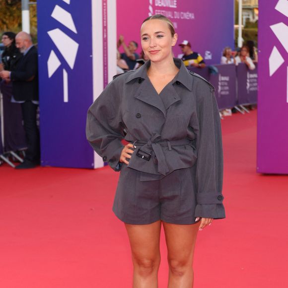 Chloe Jouannet - Tapis rouge pour la projection du film "Bugonia" lors du 51éme Festival du Cinema Américain de Deauville le 6 septembre 2025. © Denis Guignebourg/Bestimage