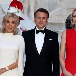 La princesse a été élevée au rang de Grand Croix de la Légion d’honneur.
Brigitte Macron, Le président Emmanuel Macron, La princesse Charlène de Monaco arrivant au dîner d'état en l'honneur de la visite du couple présidentiel français au palais princier à Monaco le 7 juin 2025.
© Dominique Jacovides / Bestimage