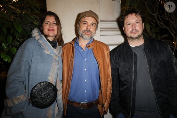 Romain Sardou avec sa compagne Kym Thiriot et Davy Sardou - Jacques Rouveyrollis à fêté ses 60 ans de Lumières au théâtre Edouard 7 à Paris le 14 décembre 2025.
© Coadic Guirec / Bestimage