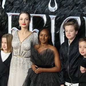 Angelina Jolie avec ses enfants Vivienne, Zahara, Shiloh et Knox lors de la première du film "Maléfique : Le Pouvoir du mal" à l'Imax Odeon de Londres le 9 octobre 2019. Agence / Bestimage