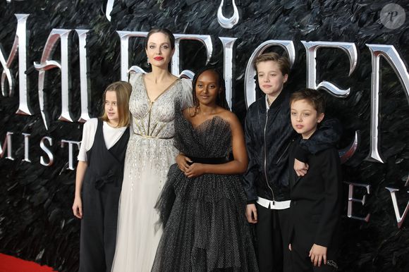 Angelina Jolie avec ses enfants Vivienne, Zahara, Shiloh et Knox lors de la première du film "Maléfique : Le Pouvoir du mal" à l'Imax Odeon de Londres le 9 octobre 2019. Agence / Bestimage