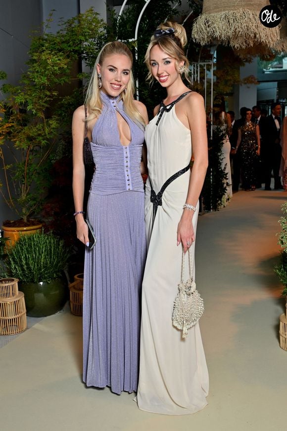 La princesse Maria Carolina de Bourbon des Deux Siciles et sa sœur la princesse Maria Chiara de Bourbon des Deux Siciles durant le diner de Gala du Grand Prix de Formule 1 de Monaco 2026 en l'honneur du vainqueur Kimi Antonelli, dans la Salle des Etoiles du Sporting de Monaco, le 7 juin 2026.  © Bruno Bebert / Bestimage