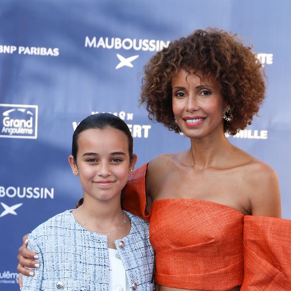 "La naissance de Kahina a apporté une stabilité à cette famille, elle a été le liant qui manquait entre les enfants."

Sonia Rolland et sa fille Kahina qui joue aussi sa fille dans son film "Un destin inattendu" - Arrivées sur le tapis bleu de la 16ème édition du festival du film francophone de Angoulême le 24 août 2023. © Coadic Guirec / Bestimage
