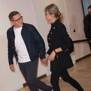 Dany Boon et sa compagne Clara Vello au photocall de la première du film "Karma" au cinéma Pathé Palace à Paris le 13 octobre 2026. 

© Coadic Guirec / Bestimage