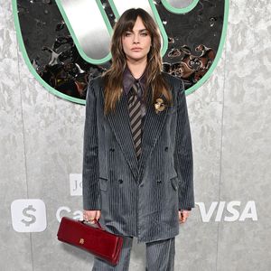 Cristina Cordula est catégorique : évitez de marquer la taille ! Pour mettre en valeur votre morphologie, privilégiez les coupes qui respectent votre alignement naturel.

Cara Delevingne à la soirée Warner Music Group Grammy Awards, en préambule de la 68ème cérémonie des Grammy Awards, à Los Angeles le 29 janvier 2026.

©BestImage