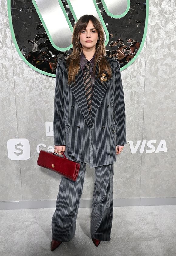 Cristina Cordula est catégorique : évitez de marquer la taille ! Pour mettre en valeur votre morphologie, privilégiez les coupes qui respectent votre alignement naturel.

Cara Delevingne à la soirée Warner Music Group Grammy Awards, en préambule de la 68ème cérémonie des Grammy Awards, à Los Angeles le 29 janvier 2026.

©BestImage