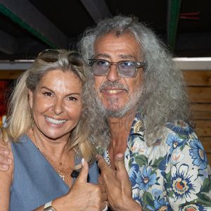 Et ce n'est pas tout ! Djamel Bentenah a pu également pu compter sur la présence d'une membre emblématique d'Affaire Conclue ! Son nom ? Caroline Margeridon ! 

Exclusif - Caroline Margeridon, Djamel Bentenah - Mariage de Djamel Bentenah (acheteur dans l'émission Affaire Conclue) avec Severine Bauw à la mairie de Colombes le 21 juin 2025.