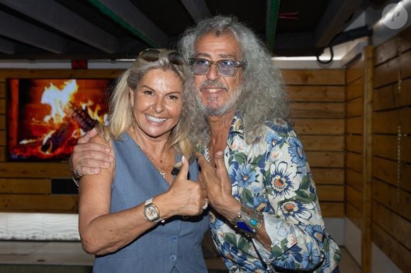 Et ce n'est pas tout ! Djamel Bentenah a pu également pu compter sur la présence d'une membre emblématique d'Affaire Conclue ! Son nom ? Caroline Margeridon ! 

Exclusif - Caroline Margeridon, Djamel Bentenah - Mariage de Djamel Bentenah (acheteur dans l'émission Affaire Conclue) avec Severine Bauw à la mairie de Colombes le 21 juin 2025.