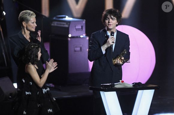 Sam Sauvage reçoit le prix de la révélation masculine de l'année lors de la 41e cérémonie des Victoires de la Musique à La Seine Musicale le 13 février 2026 à Boulogne-Billancourt, France. Photo de Franck Castel /ABACAPRESS.COM