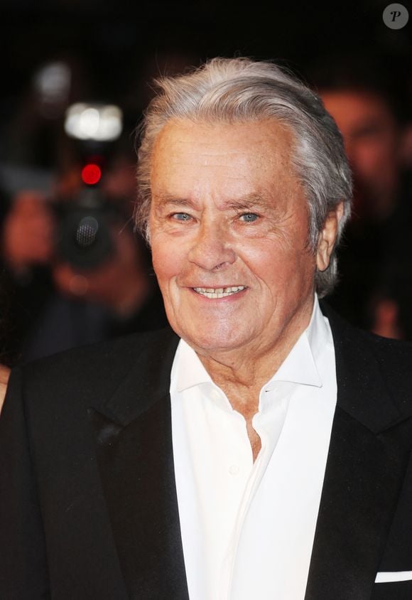 Alain Delon a été inhumé dans la chapelle qu'il avait fait construire au sein de son domaine

Alain Delon le 4 mai 2013 à Cannes, France.
Crédit : Agence / Bestimage