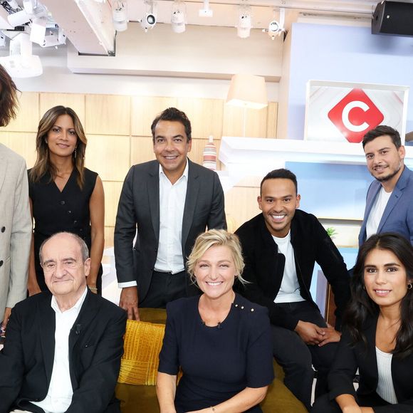 Exclusif - Bertrand Chameroy, Aurélie Casse, Patrick Cohen, Mohamed Bouhafsi, Lorrain Sénéchal, Pierre Lescure, Anne-Élisabeth Lemoine, Emilie Tran Nguyen - L'équipe de la nouvelle saison de l'émission "C à Vous" le 7 septembre 2023.

© Dominique Jacovides / Bestimage