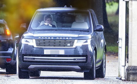 La princesse Beatrice d’York arrive à Windsor pour rendre visite à son père, le prince Andrew, qui a récemment renoncé à ses titres royaux, le 20 octobre 2025. 
GOFF  / BESTIMAGE